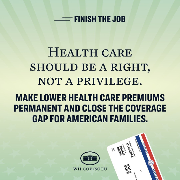 Ein Plakat mit dem Text "Beenden Sie die Arbeit: Gesundheit sollte ein Recht sein, nicht ein Privileg" und einer Karte mit der Aufschrift "Machen Sie niedrigere Gesundheitskosten permanent und schließen Sie die Versorgungslücke für amerikanische Familien."