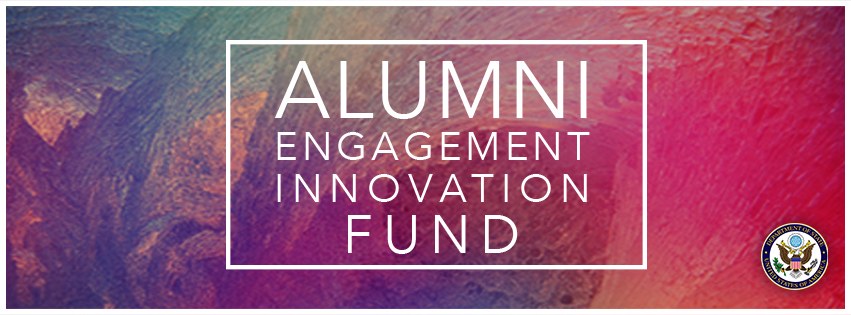Plakat mit "Alumni Engagement Innovation Fund" in fetter schwarzer Schrift auf einem weißen Hintergrund und dem Logo des Fonds unten rechts.