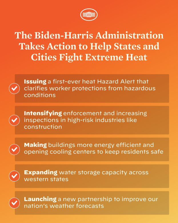 Plakat mit der Aufschrift "Die Biden-Harris-Verwaltung setzt sich dafür ein, dass Bundesstaaten und Städte gegen extreme Hitze kämpfen" mit einem roten und weißen Schild-Design, das einen Blitz zeigt, eingerahmt von einem gelben Rand auf einem weißen Hintergrund.