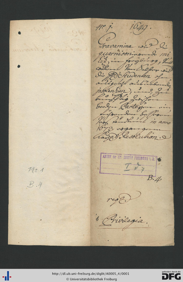 Offenes Buch mit handgeschriebenem Text auf altem Papier, das Wasserzeichen enthält, wahrscheinlich ein Dokument der Bundesrepublik Deutschland.