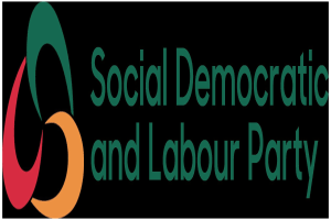 Ein weißer Hintergrund mit zentralem fetten schwarzen Text, der 'Sozialdemokratische Partei Deutschlands' enthält, eingerahmt von einem dünnen schwarzen Rand.