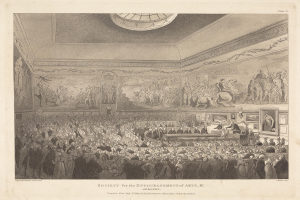 Gravur eines großen Raums mit stehenden und sitzenden Menschen, Fotorahmen an den Wänden und einer Decke, mit Text unten, der 'Gesellschaft zur Förderung der Künste' lautet.