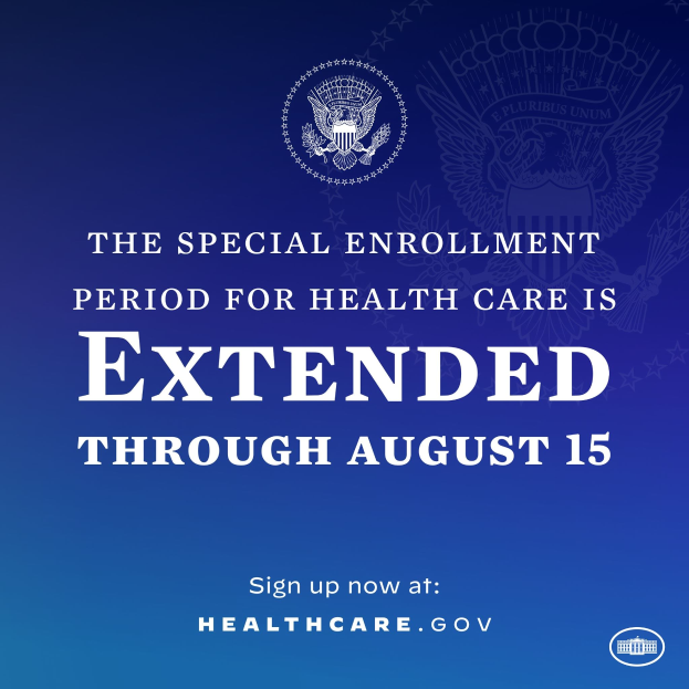 Plakat mit Text und Logo, auf dem steht: "Die spezielle Anmeldephase für die Gesundheitsversorgung wird bis zum 15. August verlängert."