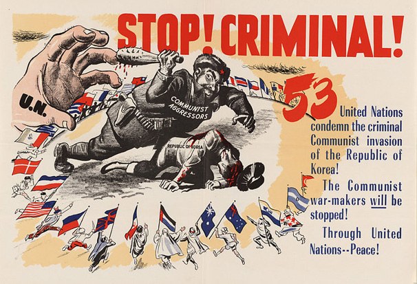 Ein Plakat mit einer Hand, die ein Schild mit der Aufschrift "Stoppen Sie den Kriminellen" hält, und einer Gruppe von Menschen mit Fahnen im Hintergrund, mit zusätzlichem Text, der die Verwendung von menschlichem Haar fordert.