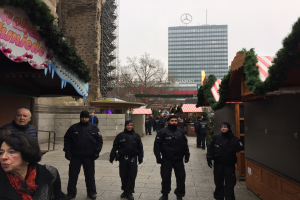 POL-BN: Polizei Bonn unterstützt 'Robin Good' Familienfonds - 100 Weihnachtsgeschenke für Kinder und Jugendliche