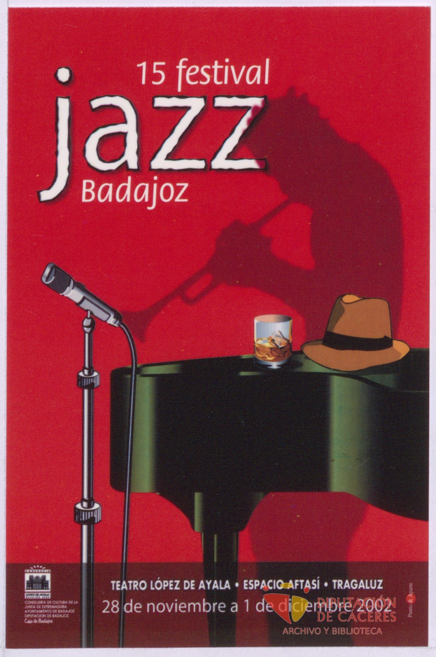 Plakat für das 15. Festival Jazz Badajoz mit einem Mikrofon, Hut und Glas auf einem Tisch mit Text, der Festival-Informationen enthält.